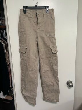 Women’s Cargo Pants in Light Khaki